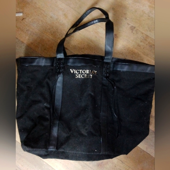 Victoria's Secret Handbags - Victoria Secret Weekender